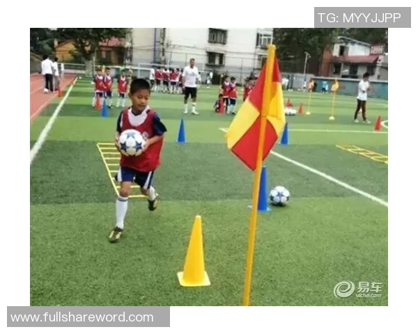 打造属于你的自制足球明星可动人偶体验，尽享创意与乐趣的完美结合